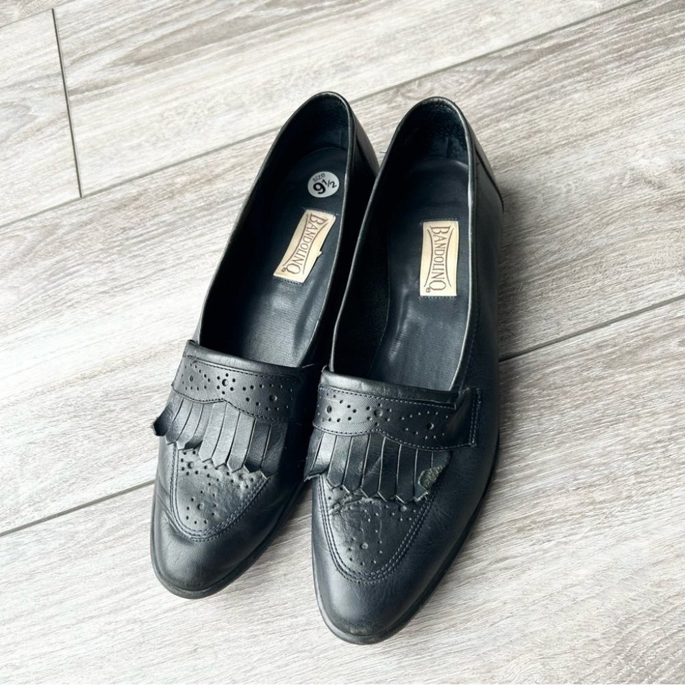 Vintage Bandolino very dark blue Leather Perforated Kilt Loafers